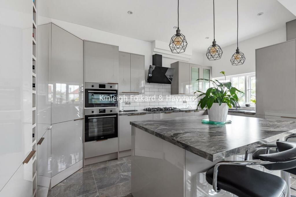 4 bedroom semidetached house for sale in Bellingham Road, Catford, SE6
