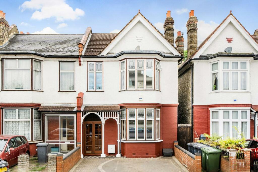3 bedroom end of terrace house for sale in Muirkirk Road, Catford, SE6