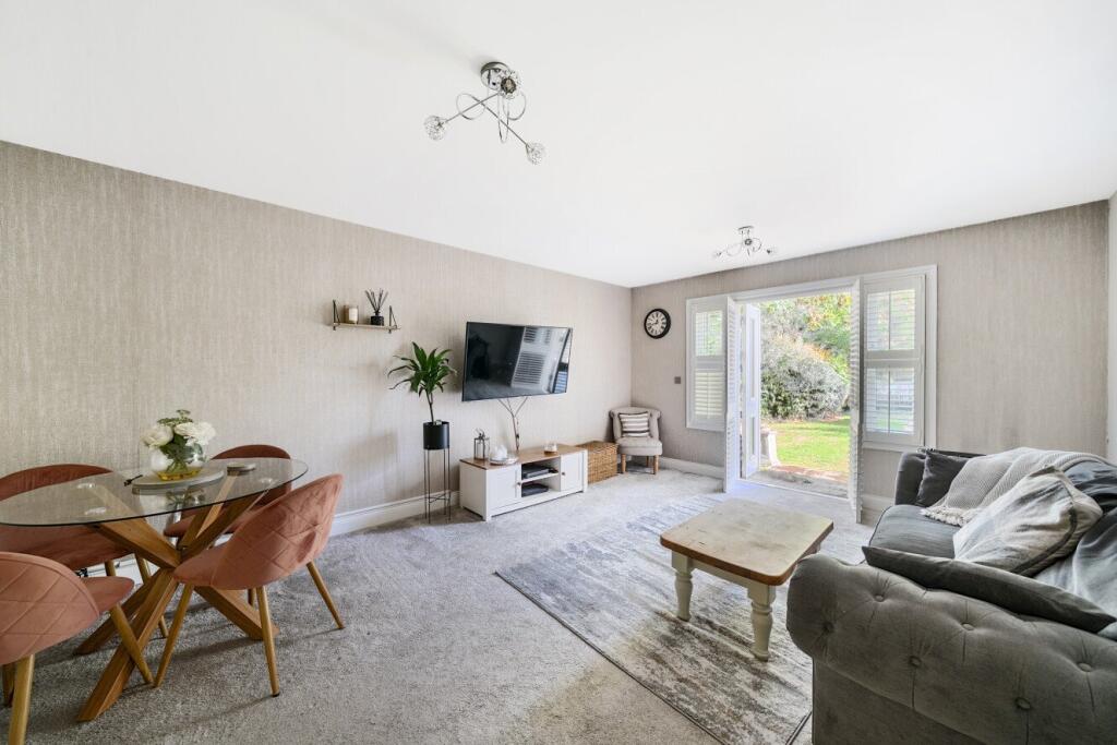 Main image of property: Bromley Road, Catford London, SE6