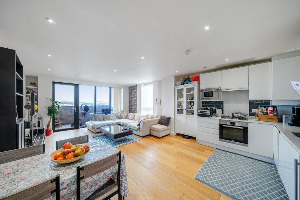 Main image of property: Bromley Road, Catford, London, SE6