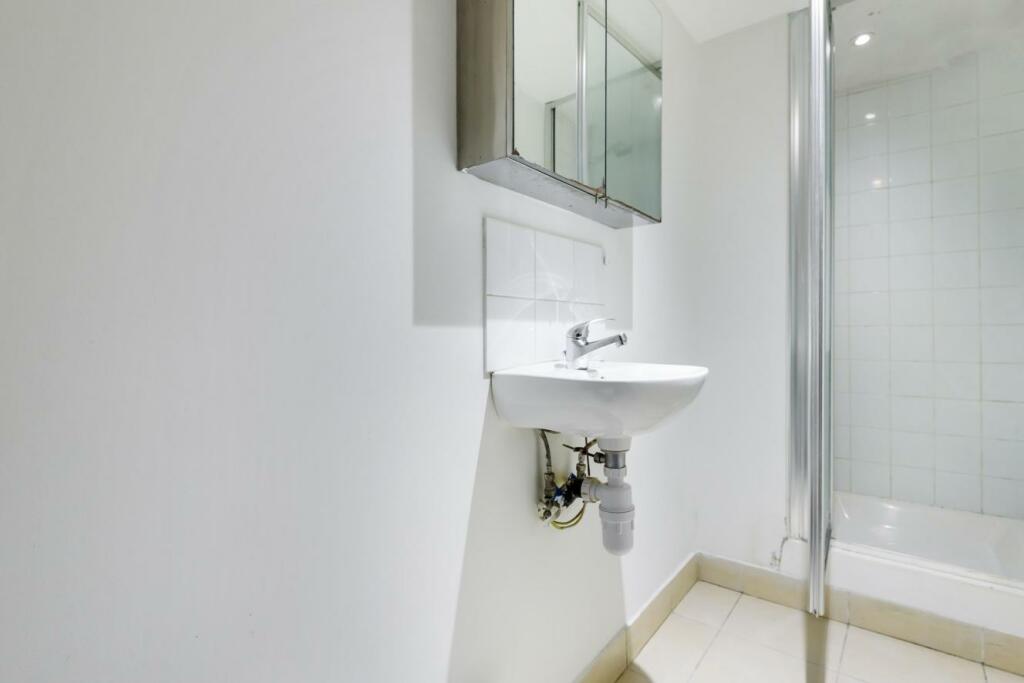 Studio flat for sale in Greyhound Road, Fulham, W6