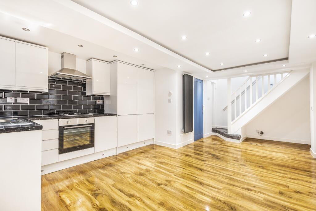 Main image of property: Bromley Road, Catford, London, SE6