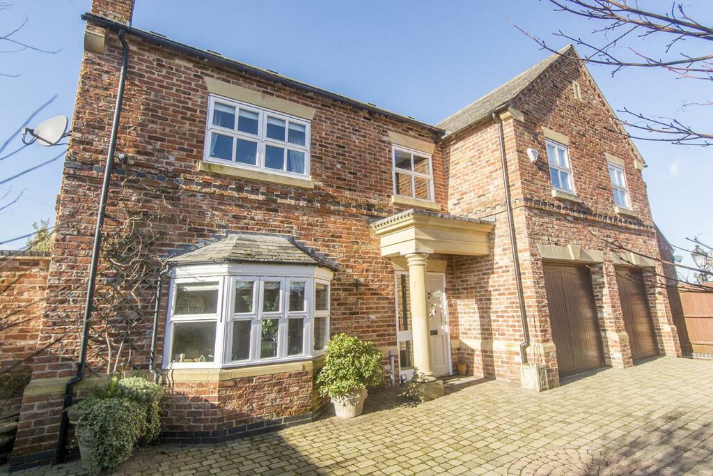 6 bedroom detached house for sale in Hubbards Close, Ashby Magna
