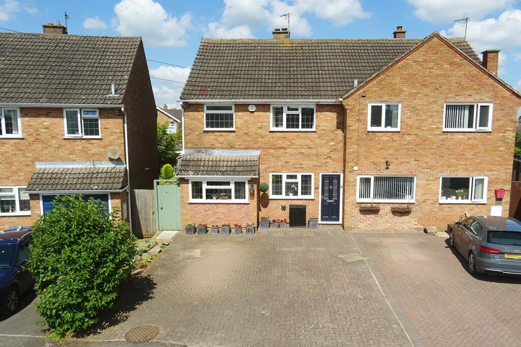 3 bedroom semidetached house for sale in Burdett Close, Gilmorton