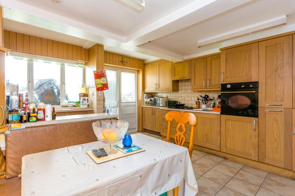 4 bedroom semidetached house for sale in Northampton Road, Higham