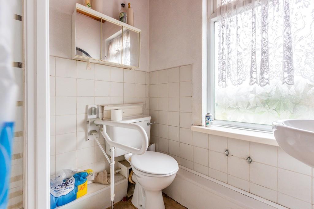 4 bedroom semidetached house for sale in Northampton Road, Higham