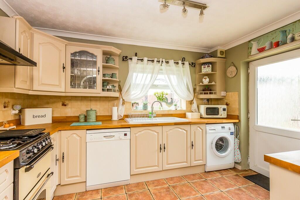 3 bedroom detached house for sale in Wharf Road, Higham Ferrers, NN10