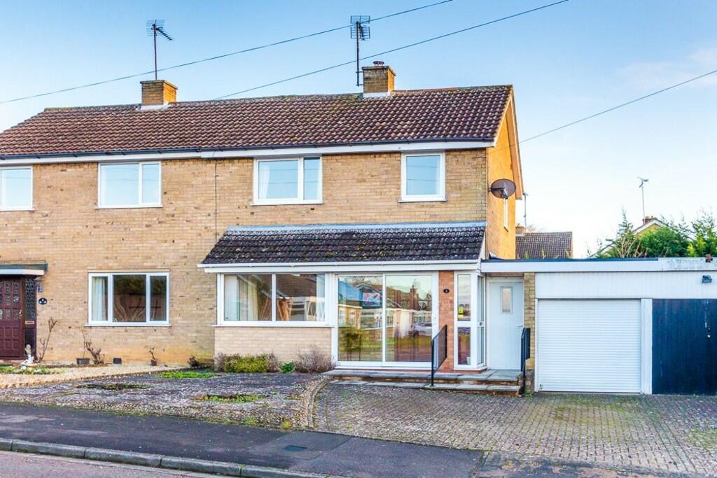 3 bedroom semidetached house for sale in Barnwell Drive, Rushden, NN10