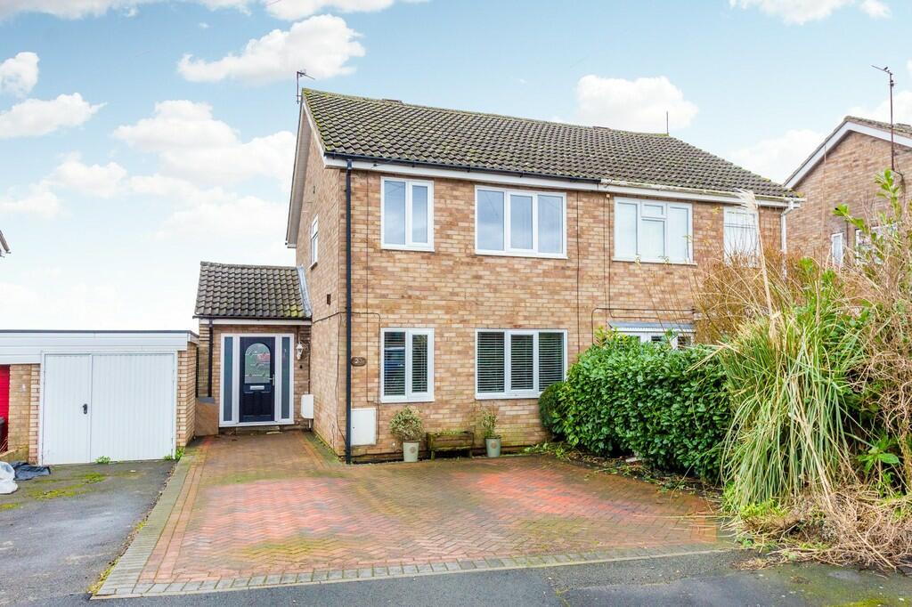 3 bedroom semidetached house for sale in Evelyn Way, Irchester, NN29