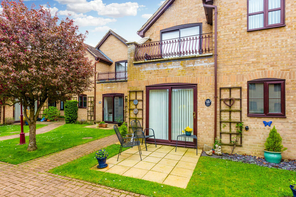 2 bedroom ground floor flat for sale in Russell Court, Rushden, NN10