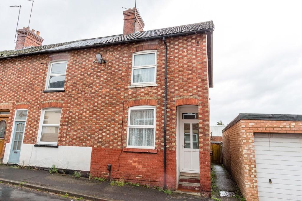 2 bedroom end of terrace house for sale in Grove Road, Rushden, NN10