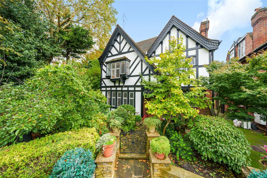 6 bedroom detached house for sale in Vale Close, Maida Vale, London, W9