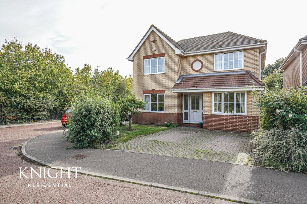 4 bedroom detached house for sale in Asquith Drive, Highwoods