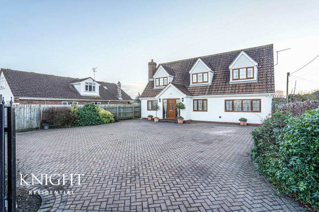 4 bedroom detached house for sale in Bromley Road, Elmstead, Colchester, CO7