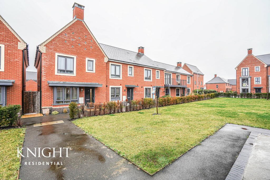 3 bedroom end of terrace house for sale in Mistley Road, Colchester, CO4