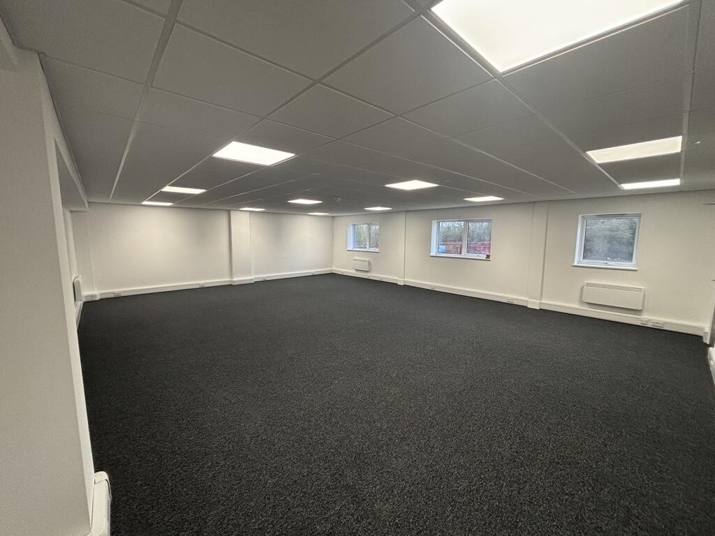 Main image of property: Unit 22c Park Avenue Industrial Estate , Park Avenue, Sundon Park Road, Luton, LU3