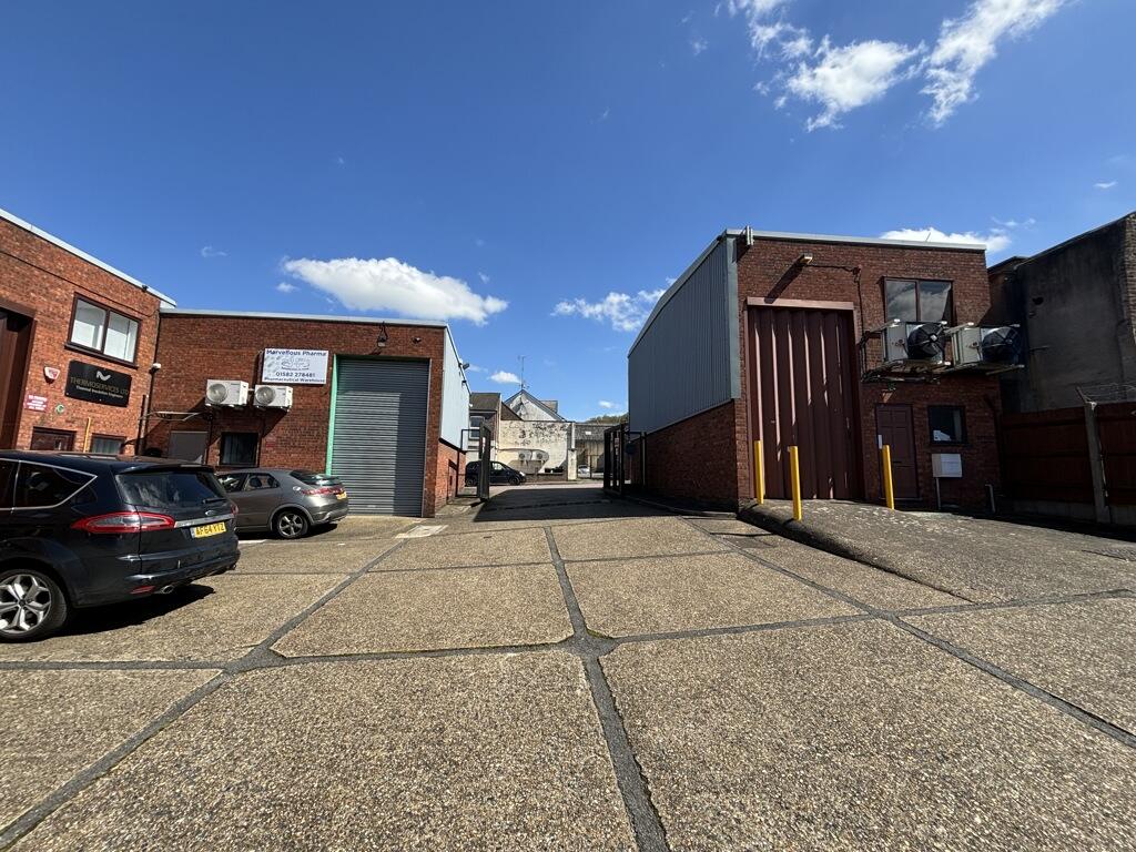 Main image of property: Unit E, Abbeygate Business Centre, Hitchin Road, Luton, Bedfordshire, LU2