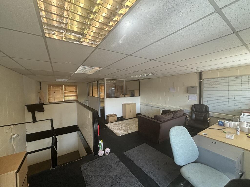 Main image of property: Unit E, Abbeygate Business Centre, Hitchin Road, Luton, Bedfordshire, LU2