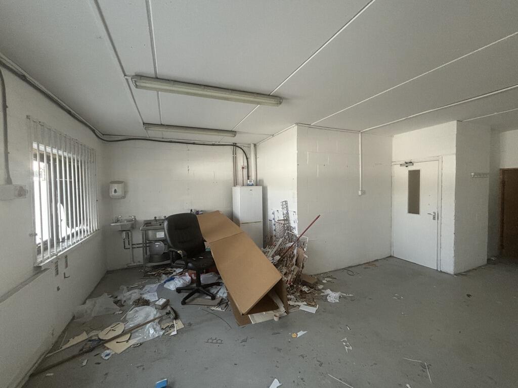 Main image of property: Unit D, Abbeygate Business Centre, Hitchin Road, Luton, Bedfordshire, LU2