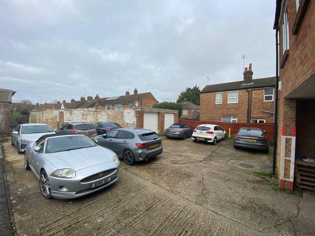 Main image of property: 72-76 Union Street, Dunstable, Bedfordshire, LU6