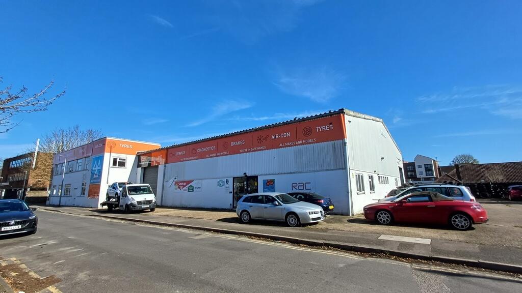 Main image of property: 5A-5B King Street, Houghton Regis, Dunstable, Bedfordshire, LU5