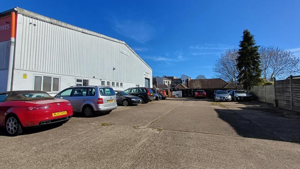 Main image of property: 5A-5B King Street, Houghton Regis, Dunstable, Bedfordshire, LU5