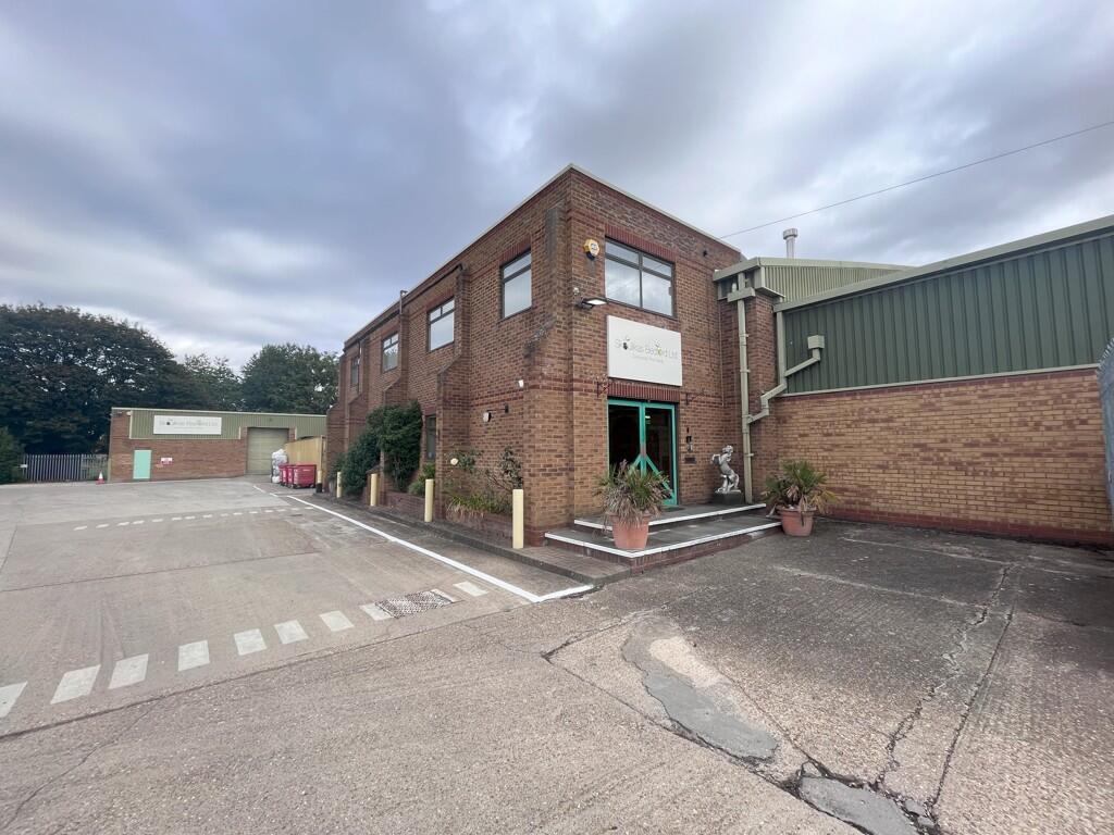 Main image of property: 52 Harrowden Road, Bedford, Bedfordshire, MK42