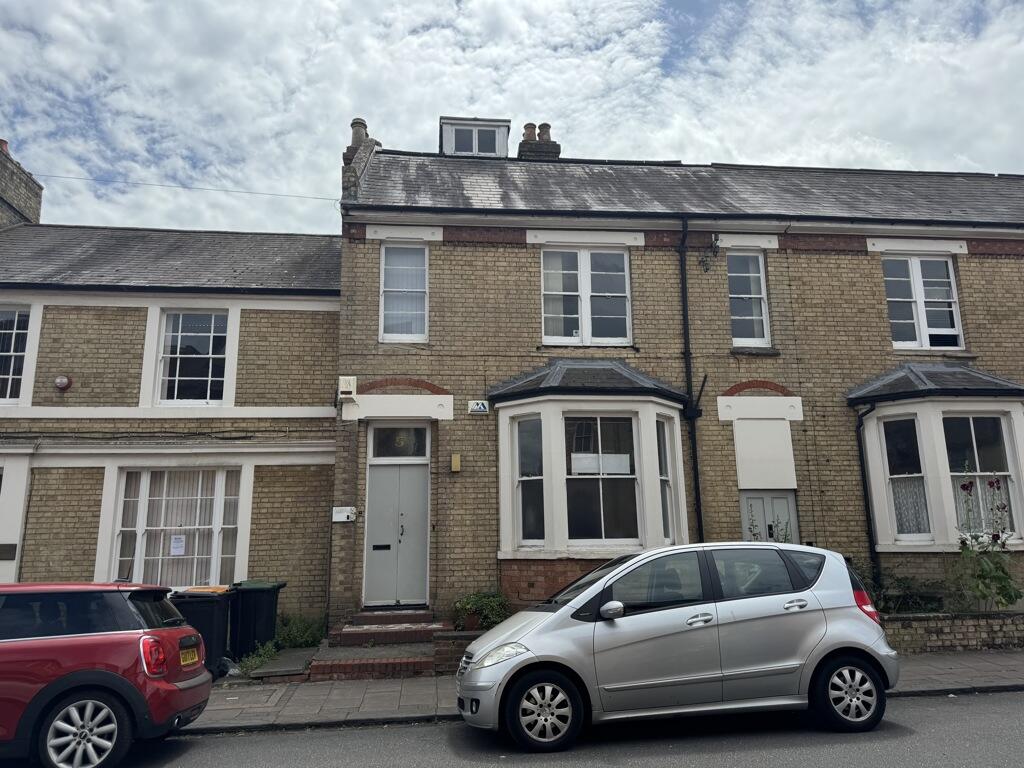 Main image of property: Room 4, 5 Grove Place, Bedford, Bedfordshire, MK40