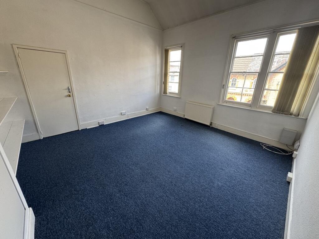 Main image of property: Room 4, 5 Grove Place, Bedford, Bedfordshire, MK40