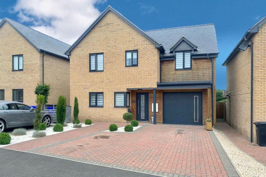 4 bedroom detached house for sale in Hambrook Close, Great IP30
