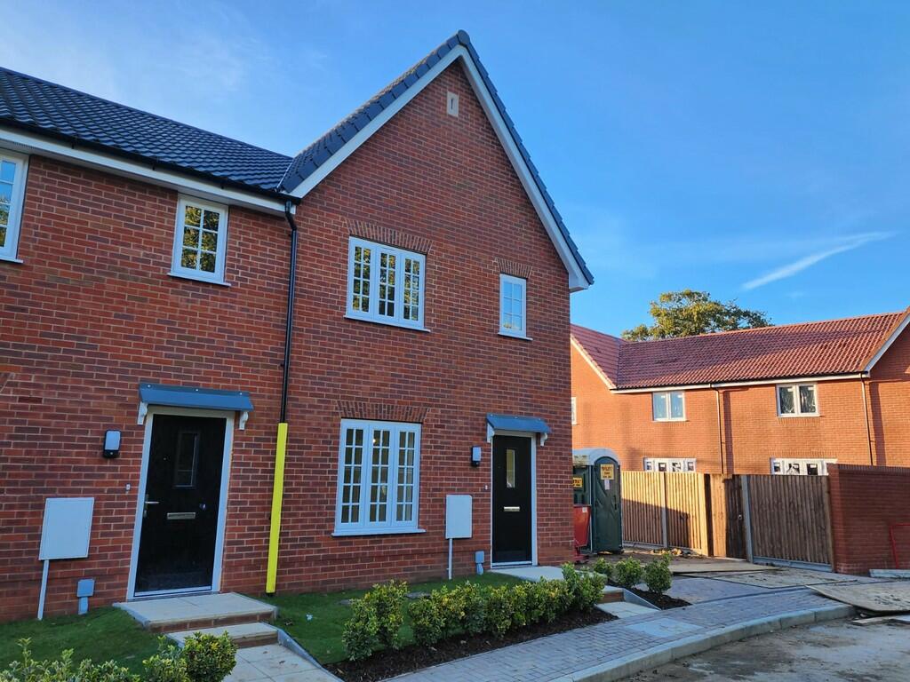 3 bedroom end of terrace house for sale in Queens Road, Bacton, IP14