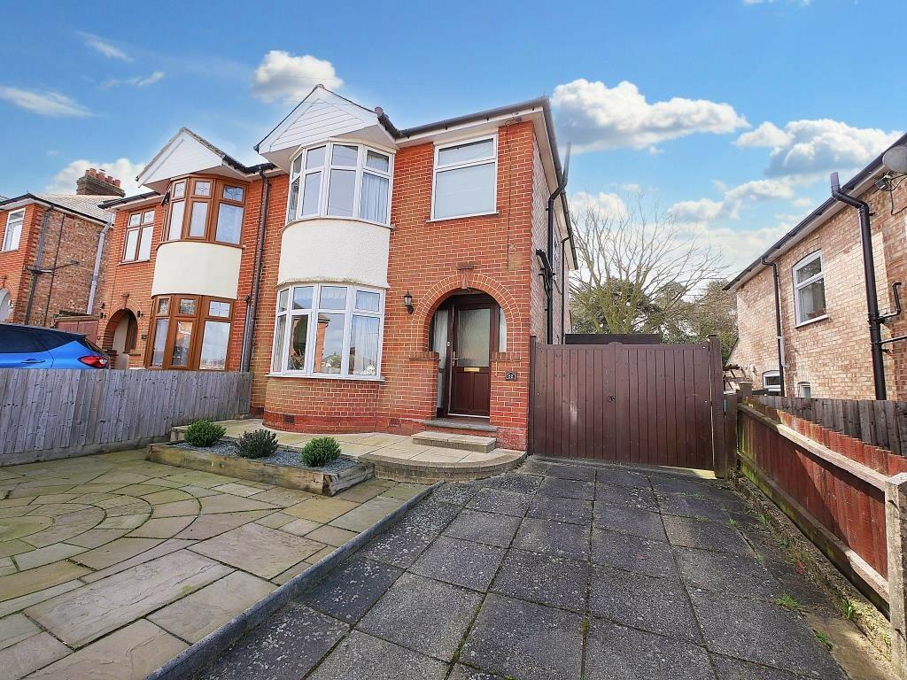 3 bedroom semidetached house for sale in Pine View Road, Ipswich, IP1