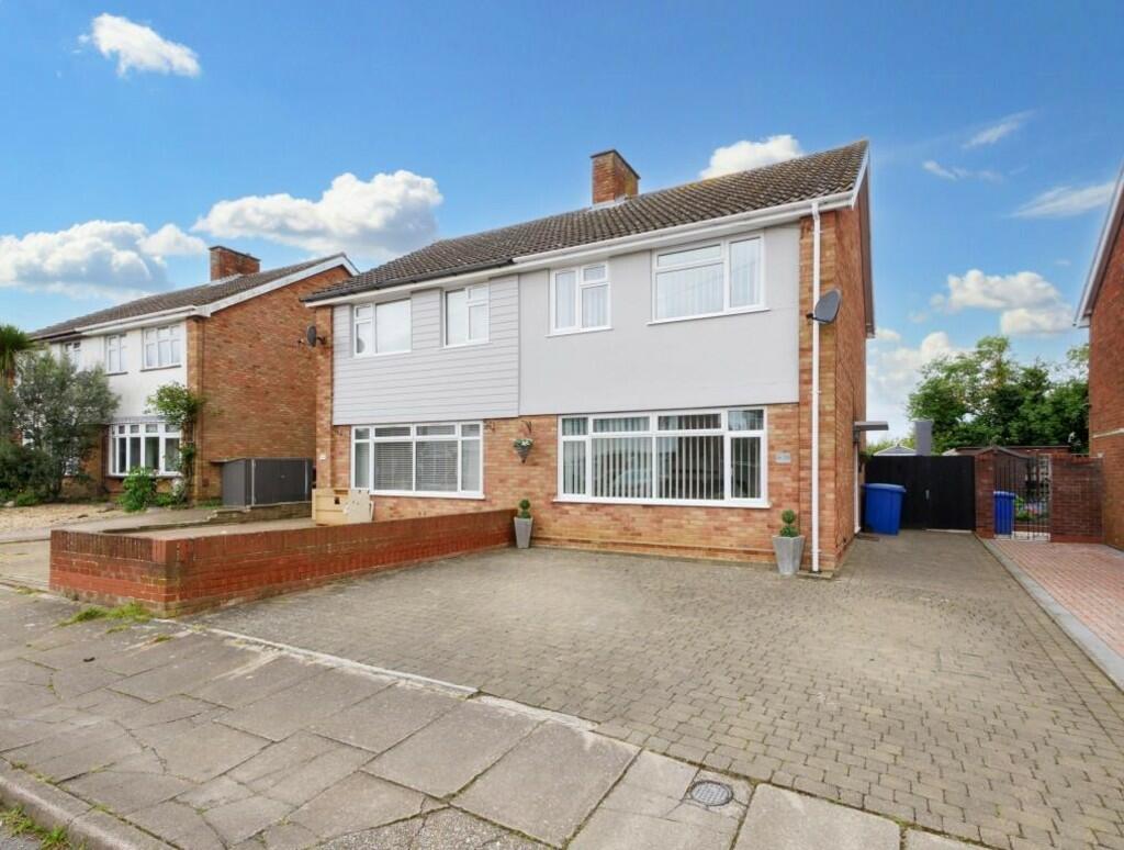 3 bedroom semidetached house for sale in Diamond Close, Ipswich, IP1