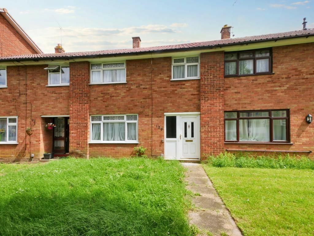 3 bedroom terraced house for sale in Defoe Road, Ipswich, IP1