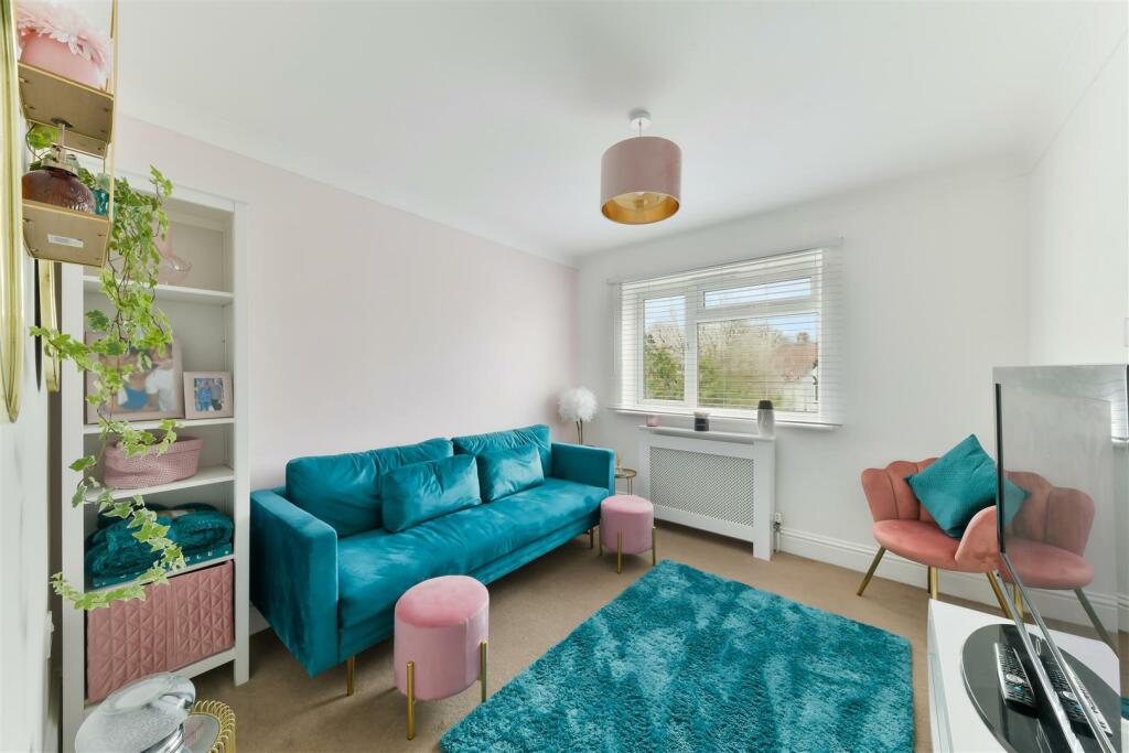3 bedroom apartment for sale in Warren Road, Banstead, SM7