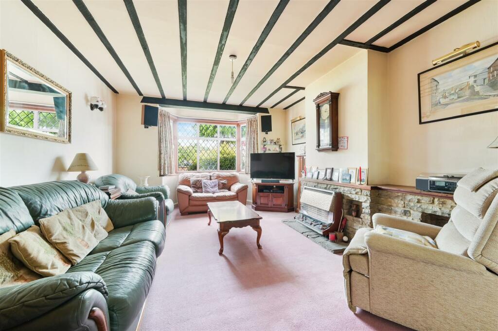 3 bedroom end of terrace house for sale in Buff Avenue, Banstead, SM7