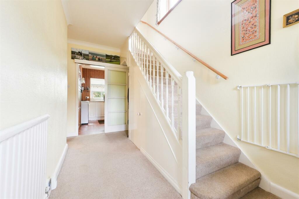 3 bedroom end of terrace house for sale in Buff Avenue, Banstead, SM7