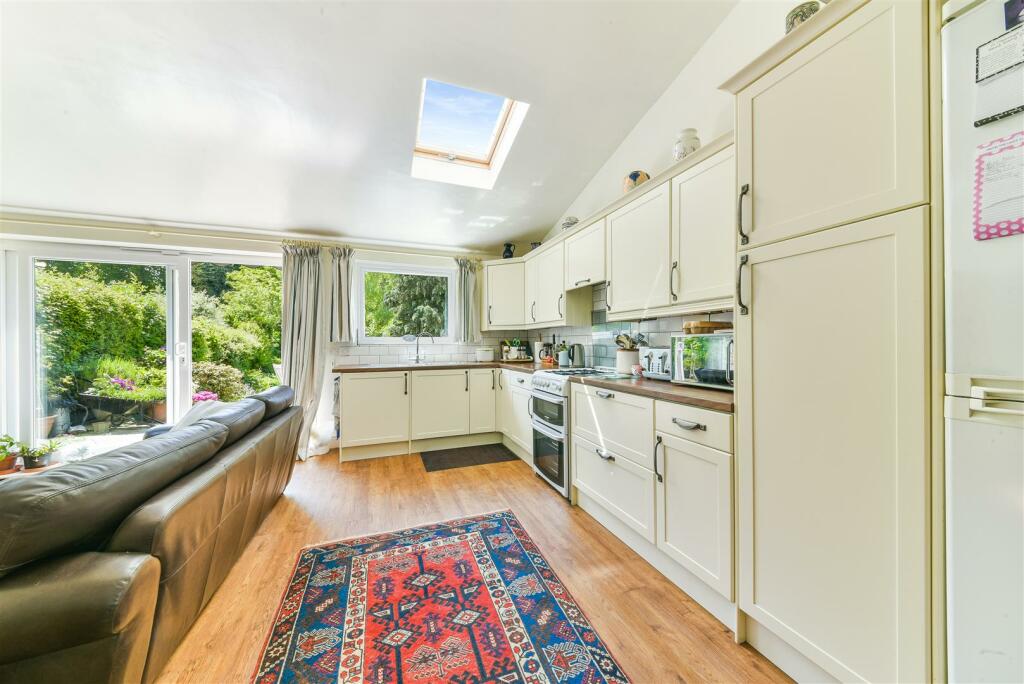 3 bedroom semidetached house for sale in Wilmot Way, Banstead, SM7