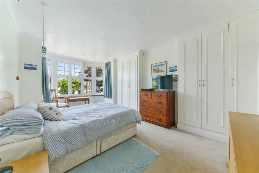 3 bedroom semidetached house for sale in Wilmot Way, Banstead, SM7