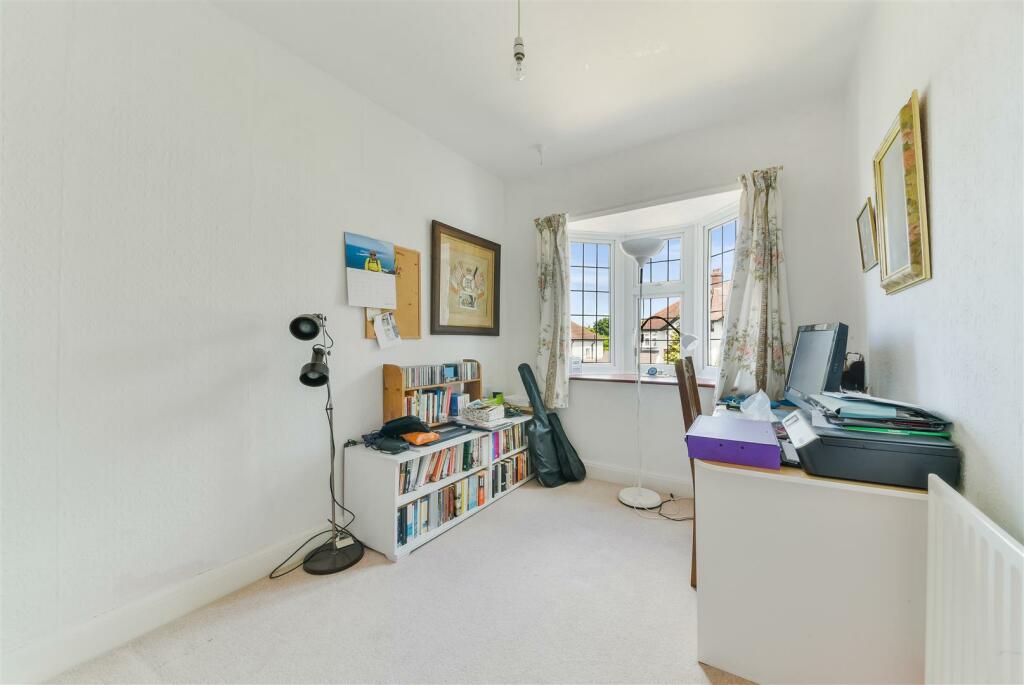 3 bedroom semidetached house for sale in Wilmot Way, Banstead, SM7