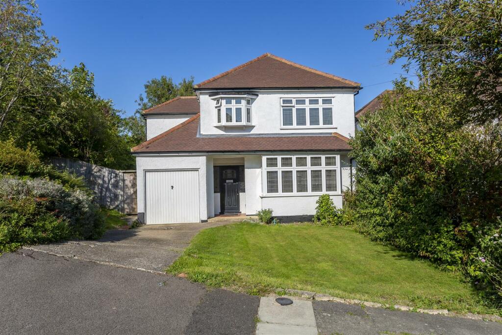 4 bedroom detached house for sale in Upper Pines, Banstead, SM7