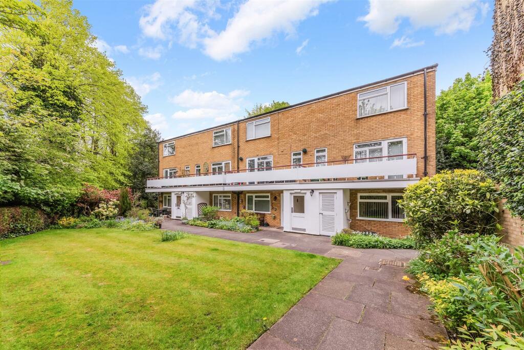 2 bedroom apartment for sale in Woodmansterne Lane, Banstead, SM7