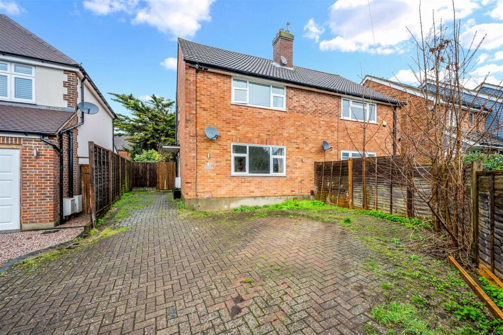 3 bedroom semidetached house for sale in Nork Gardens, Banstead, SM7