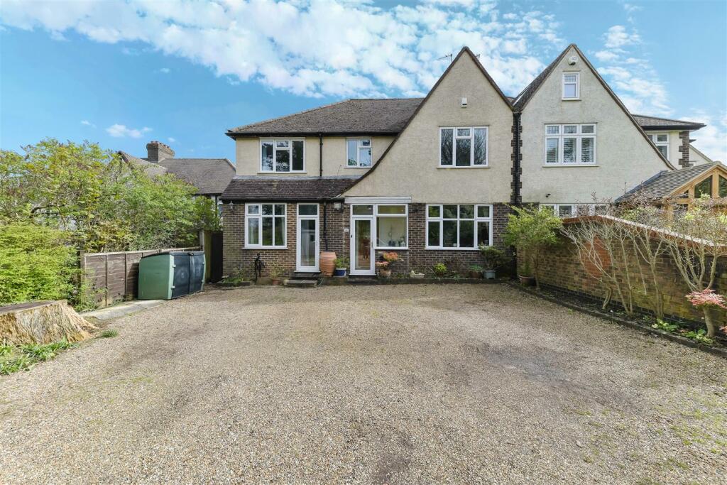 6 bedroom semidetached house for sale in Bolters Lane, Banstead, SM7