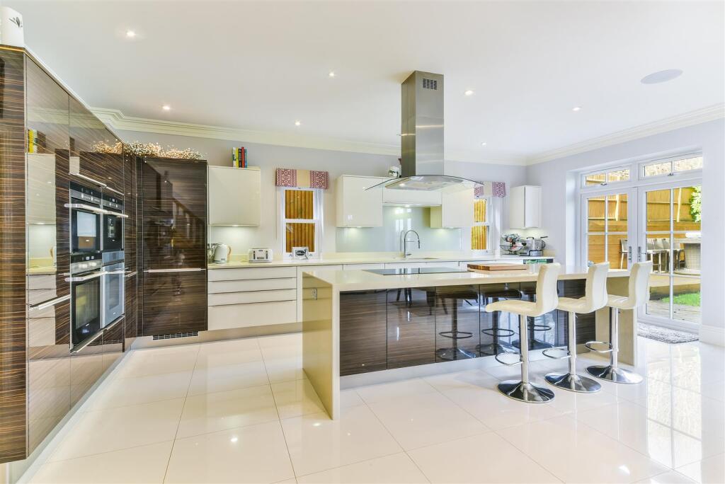 Additional property image - High Oaks Close, Coulsdon