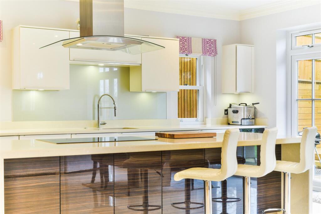 Additional property image - High Oaks Close, Coulsdon