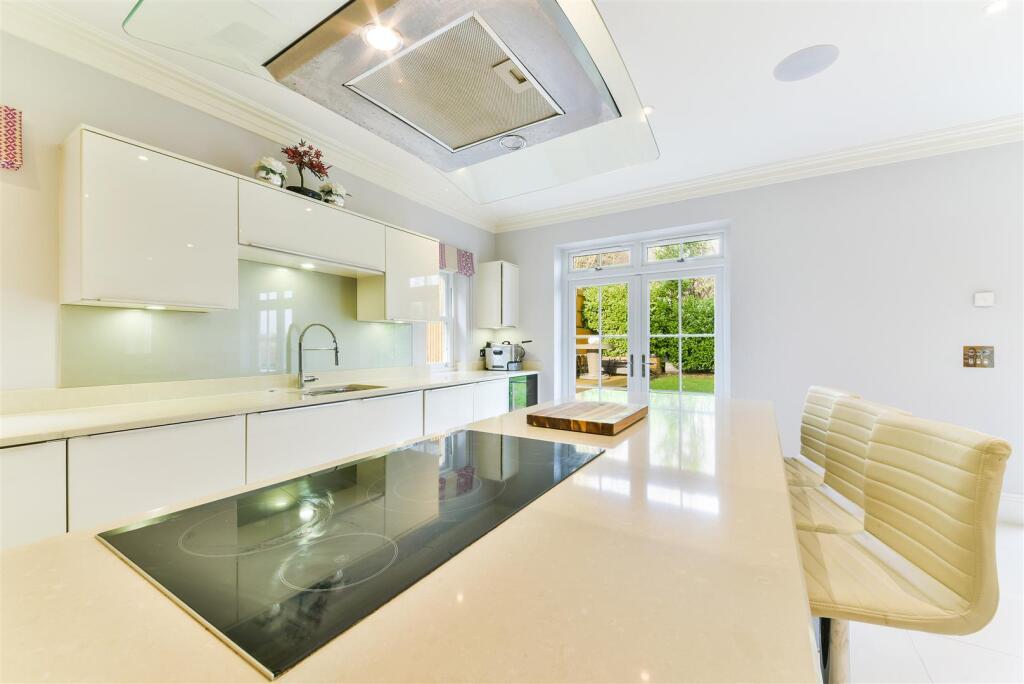 Additional property image - High Oaks Close, Coulsdon