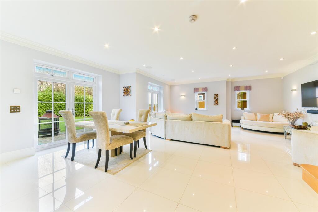 Additional property image - High Oaks Close, Coulsdon