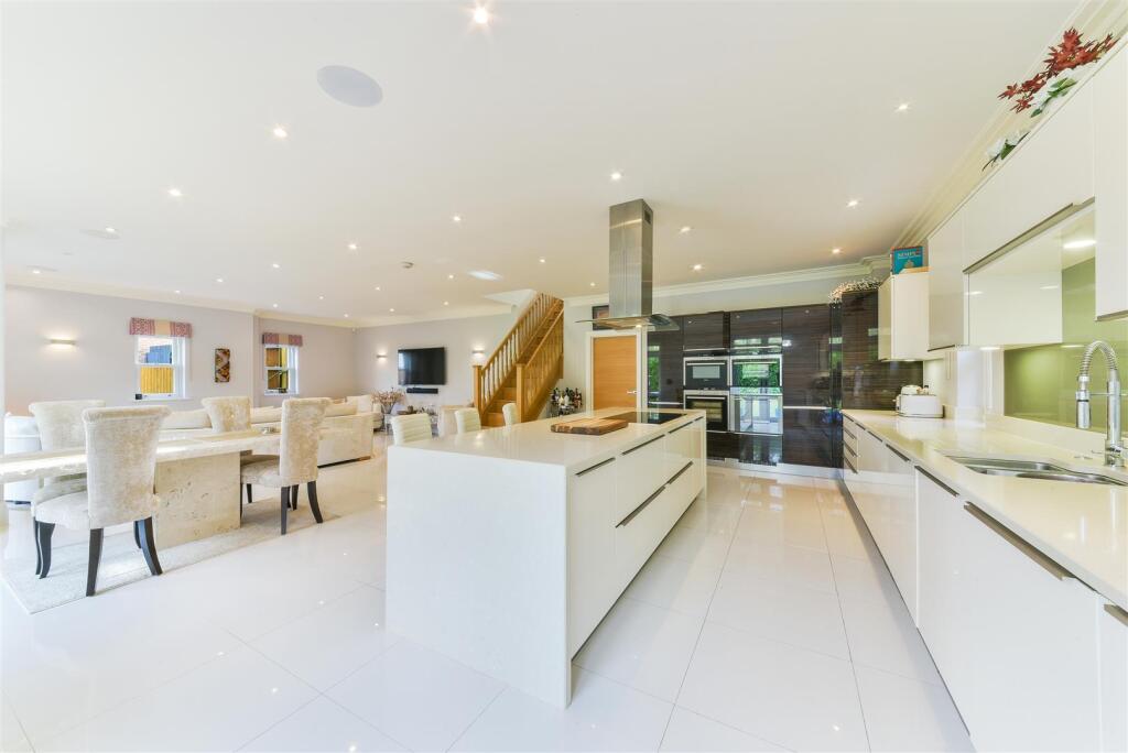 Additional property image - High Oaks Close, Coulsdon