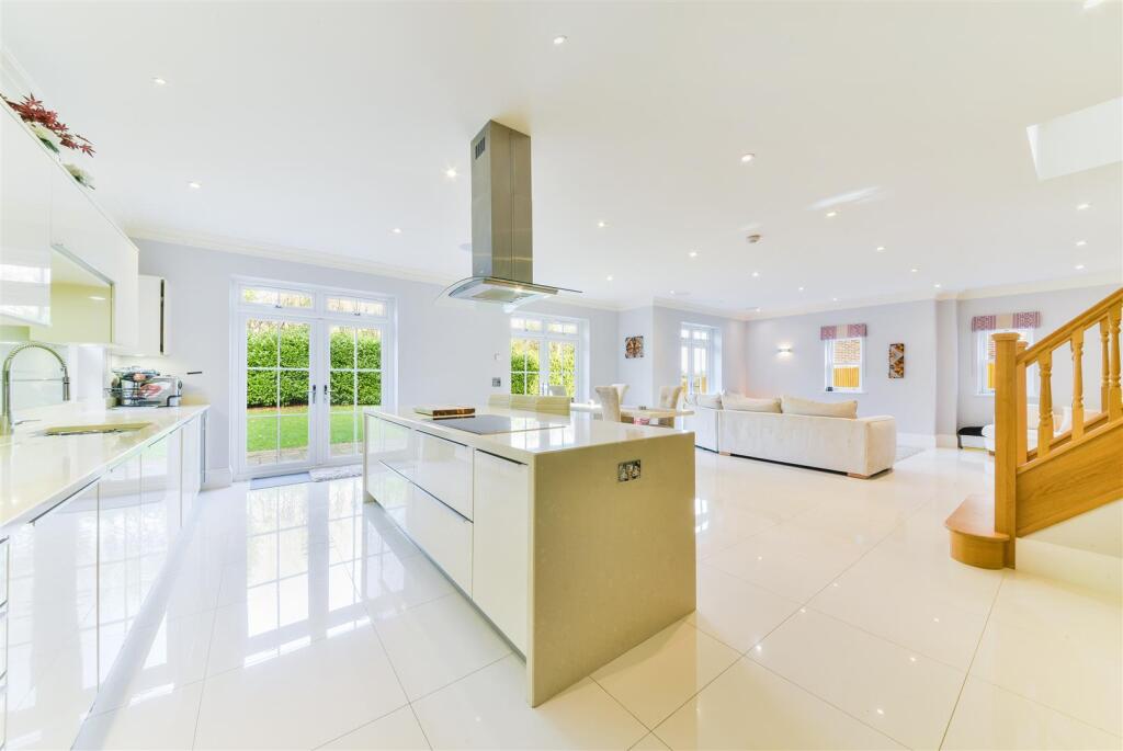 Additional property image - High Oaks Close, Coulsdon